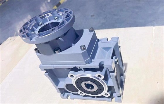 農(nóng)業(yè)機械精準(zhǔn)點播機專用減速機 SJKM050準(zhǔn)雙曲面齒輪減速機.jpg