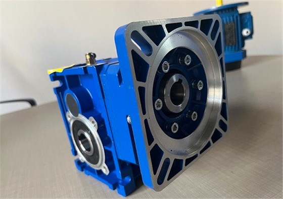 艾思捷技術(shù)教您蝸輪蝸桿減速機(jī)怎么選一款合適的伺服電機(jī)配套？ (3).jpg