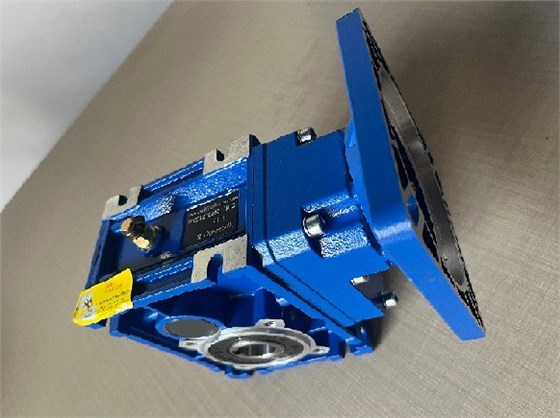 艾思捷技術(shù)教您蝸輪蝸桿減速機(jī)怎么選一款合適的伺服電機(jī)配套？ (2).jpg