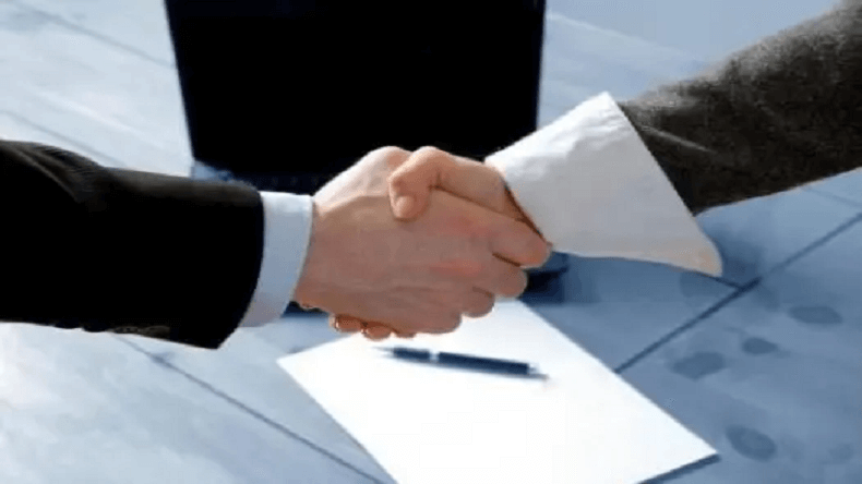 五月，上海艾思捷與青島某工業設備企業簽訂開發設計協議